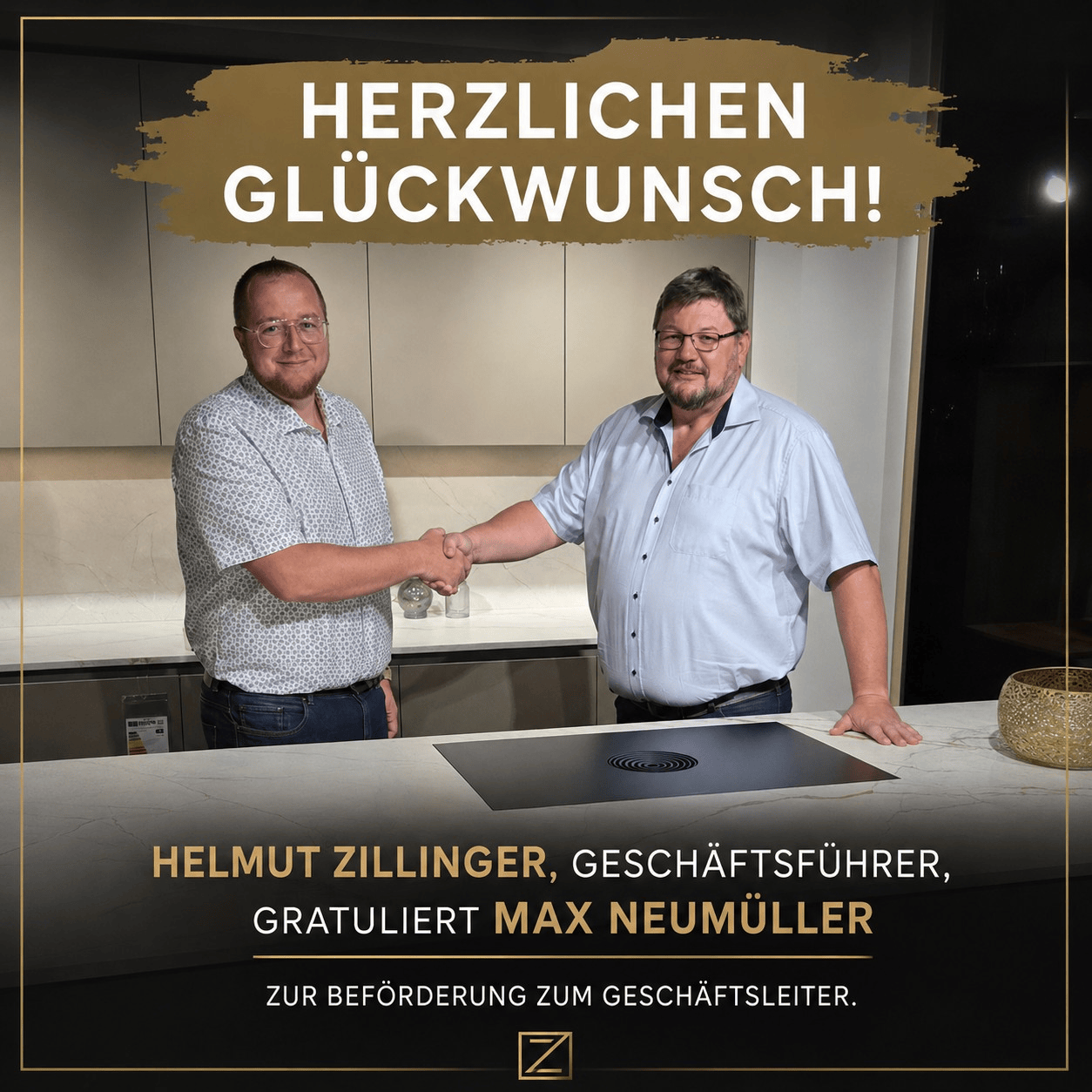 Helmut Zillinger gratuliert Max Neumüller zur Beförderung zum Geschäftsleiter